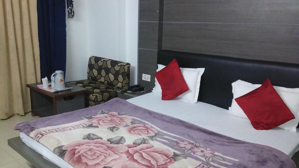 Hotel Katra Residency Kültér fotó