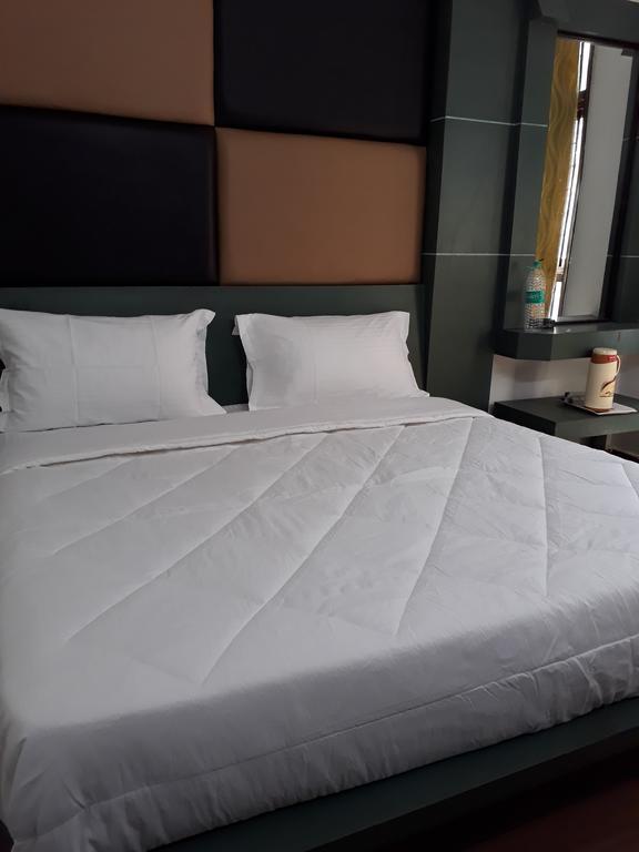 Hotel Katra Residency Kültér fotó