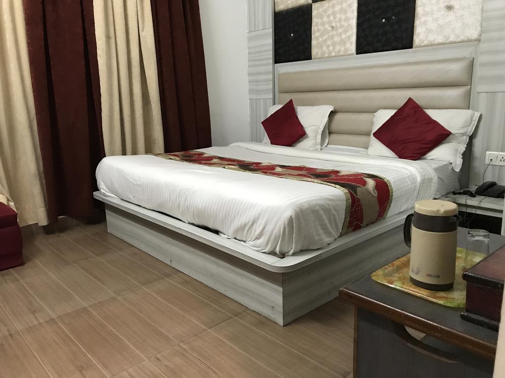Hotel Katra Residency Kültér fotó