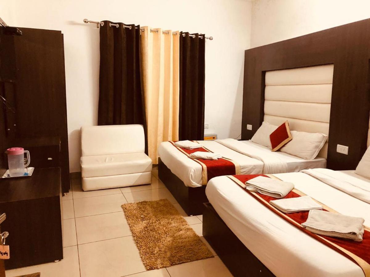 Hotel Katra Residency Kültér fotó